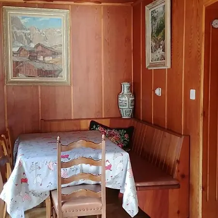Chalet Marie-chantal ロイカーバード